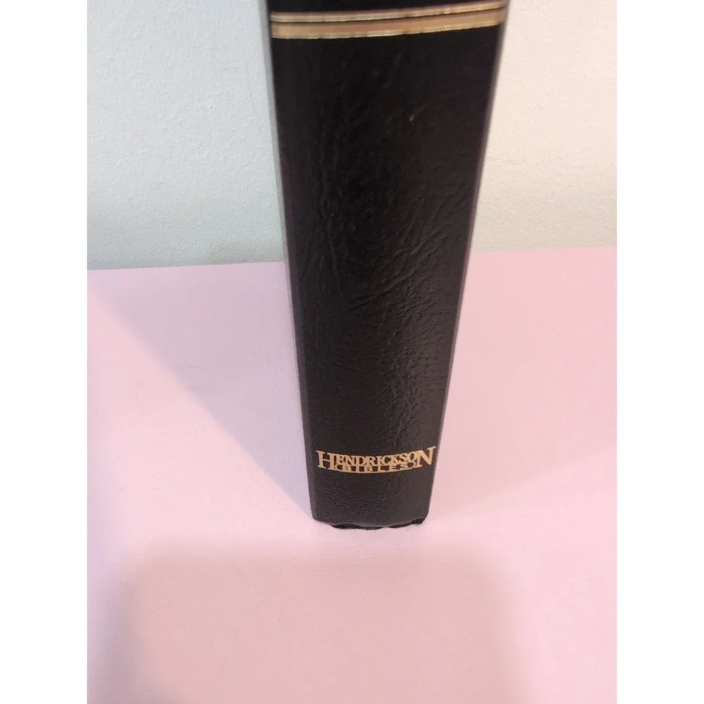 Holy Bible With‎ The Apocrypha New Revised Standard Version 1989
